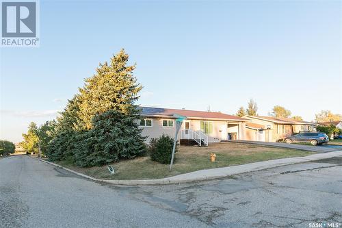 746 Alberta Avenue, Kerrobert, SK - Outdoor