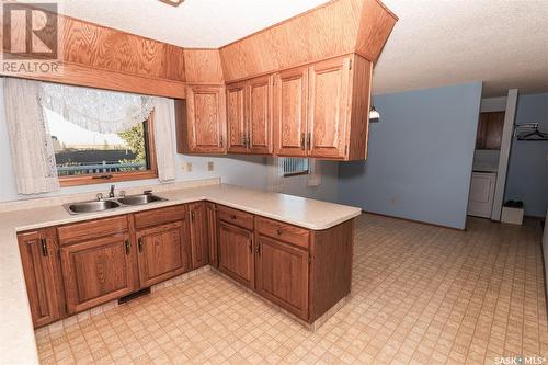 746 Alberta Avenue, Kerrobert, SK - Indoor Photo Showing Kitchen With Double Sink