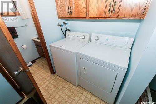 746 Alberta Avenue, Kerrobert, SK - Indoor Photo Showing Laundry Room