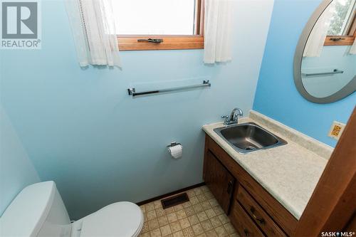 746 Alberta Avenue, Kerrobert, SK - Indoor Photo Showing Bathroom