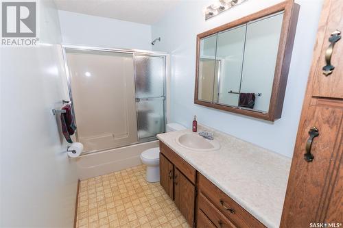 746 Alberta Avenue, Kerrobert, SK - Indoor Photo Showing Bathroom