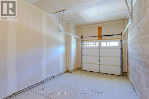 16 South Coast Circle, Fort Erie, ON - Indoor Photo Showing Garage