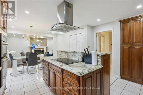 22 Daffodil Cres, Hamilton, ON - Indoor Photo Showing Kitchen