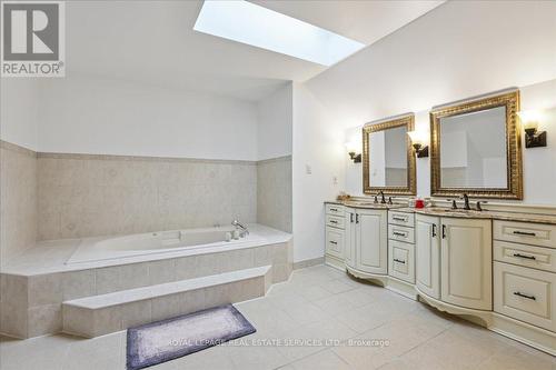 22 Daffodil Cres, Hamilton, ON - Indoor Photo Showing Bathroom