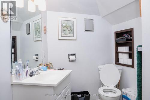 12 Richard St, Quinte West, ON - Indoor Photo Showing Bathroom