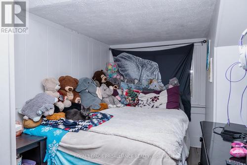 12 Richard St, Quinte West, ON - Indoor Photo Showing Bedroom