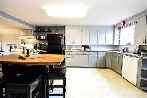 443 Alder Street E, Dunnville, ON - Indoor Photo Showing Kitchen