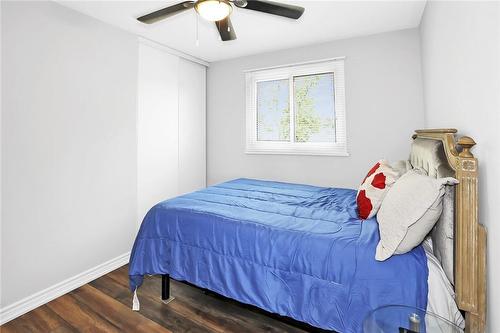 4965 Alexandra Avenue, Beamsville, ON - Indoor Photo Showing Bedroom