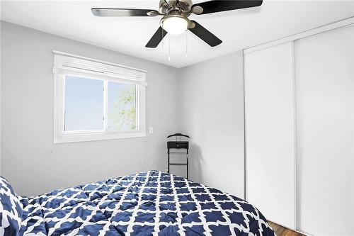 4965 Alexandra Avenue, Beamsville, ON - Indoor Photo Showing Bedroom