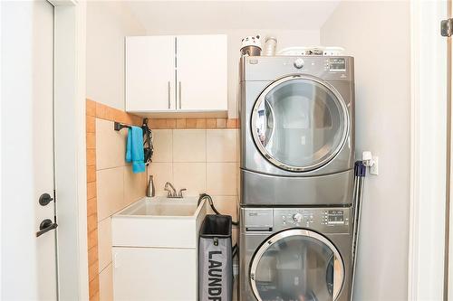 4965 Alexandra Avenue, Beamsville, ON - Indoor Photo Showing Laundry Room