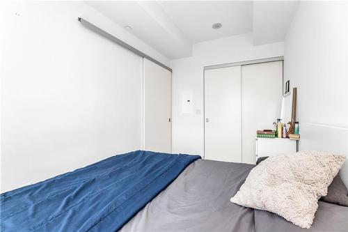 159 Dundas Street E|Unit #4103, Toronto, ON - Indoor Photo Showing Bedroom