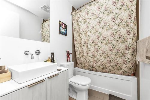 159 Dundas Street E|Unit #4103, Toronto, ON - Indoor Photo Showing Bathroom