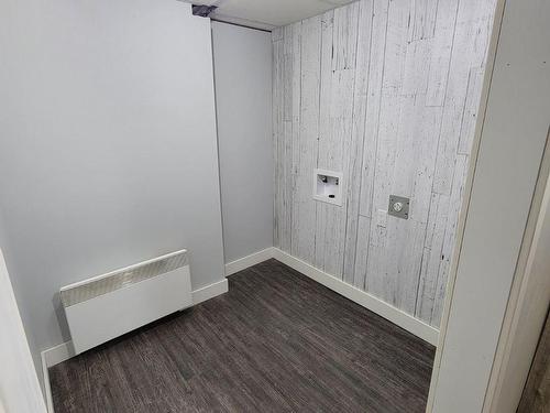 Salle de lavage - 14 Rue Des Érables, Senneterre - Ville, QC - Indoor Photo Showing Other Room