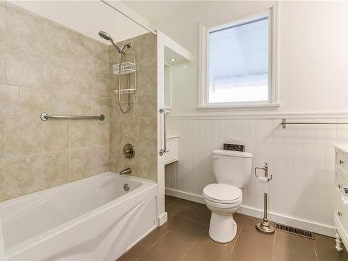 4683 North Cres, Port Alberni, BC - Indoor Photo Showing Bathroom