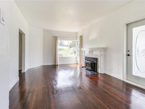 4683 North Cres, Port Alberni, BC - Indoor Photo Showing Living Room With Fireplace