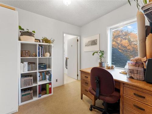 1290 Topaz Ave, Victoria, BC - Indoor Photo Showing Office