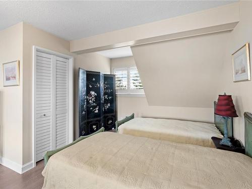 5481 Deep Bay Dr, Bowser, BC - Indoor Photo Showing Bedroom
