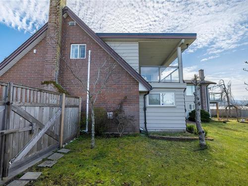 5481 Deep Bay Dr, Bowser, BC - Outdoor With Exterior