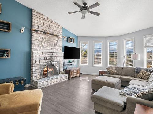 3101 Mcnaughton Ave, Port Alberni, BC - Indoor Photo Showing Living Room With Fireplace