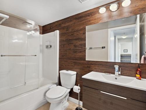 214-1201 Henry Rd, Courtenay, BC - Indoor Photo Showing Bathroom