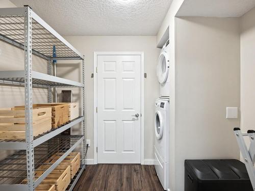 214-1201 Henry Rd, Courtenay, BC - Indoor Photo Showing Laundry Room