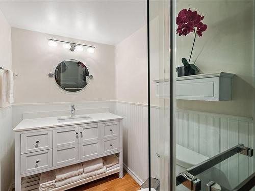 1006-250 Douglas St, Victoria, BC - Indoor Photo Showing Bathroom
