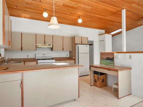 B-324 Sutil Rd, Quadra Island, BC - Indoor Photo Showing Kitchen