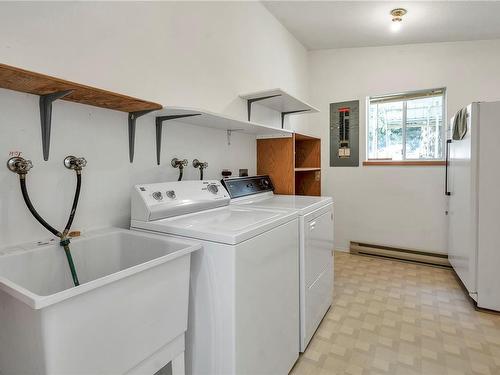 B-324 Sutil Rd, Quadra Island, BC - Indoor Photo Showing Laundry Room