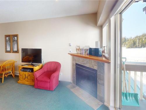 308-1290 Alpine Rd, Courtenay, BC - Indoor With Fireplace