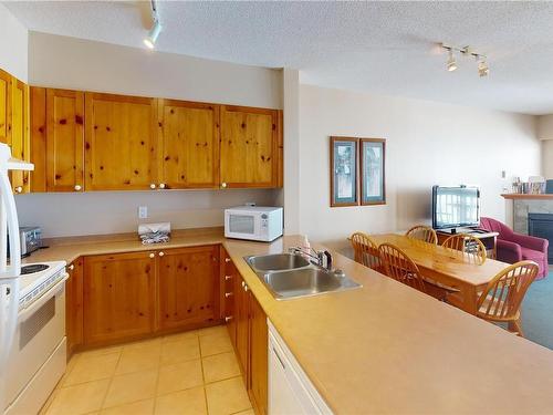 308-1290 Alpine Rd, Courtenay, BC - Indoor Photo Showing Kitchen With Double Sink