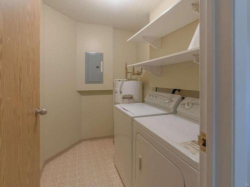 203-6715 Dover Rd, Nanaimo, BC - Indoor Photo Showing Laundry Room