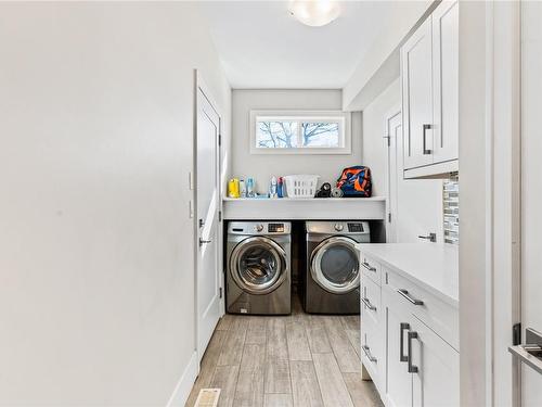1297 Oakmount Rd, Saanich, BC - Indoor Photo Showing Laundry Room