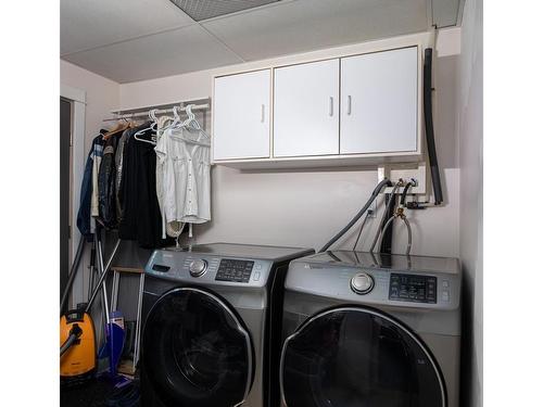 635 Kildew Rd, Colwood, BC - Indoor Photo Showing Laundry Room