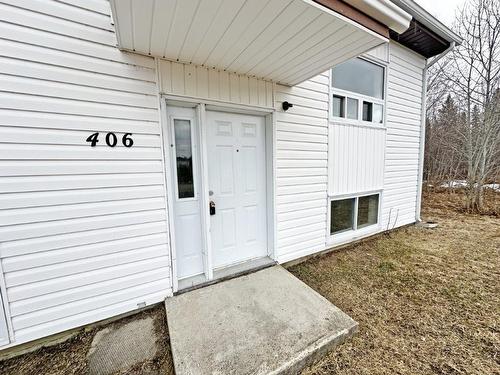 406 Mackie Drive, Nakina, ON - Outdoor With Exterior