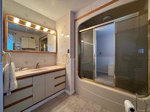 9 Grannies Road, Gorham Township, ON - Indoor Photo Showing Bathroom