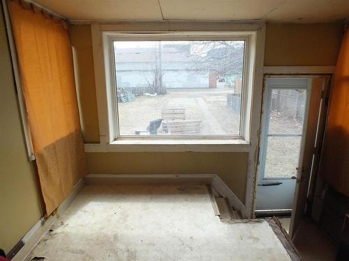 130 Amelia Street E, Thunder Bay, ON - Indoor Photo Showing Other Room