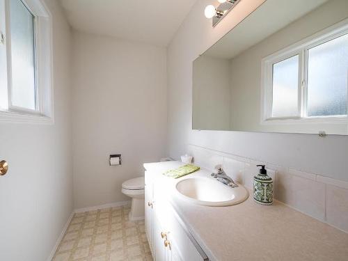 5101 Dallas Drive, Kamloops, BC - Indoor Photo Showing Bathroom