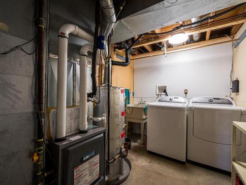 5101 Dallas Drive, Kamloops, BC - Indoor Photo Showing Laundry Room