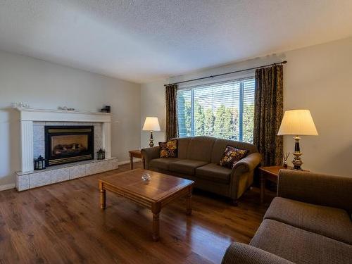 5101 Dallas Drive, Kamloops, BC - Indoor Photo Showing Living Room With Fireplace