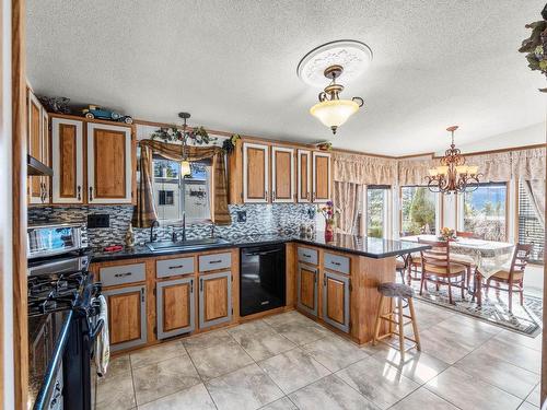 6 Jasper Drive, Logan Lake, BC - Indoor Photo Showing Kitchen