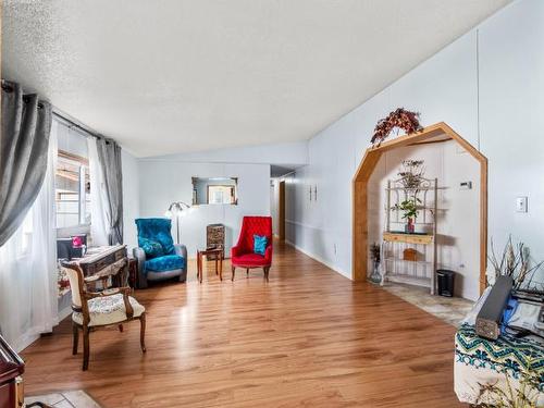 6 Jasper Drive, Logan Lake, BC - Indoor Photo Showing Living Room
