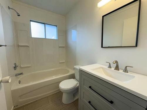 2540 Quilchena Ave, Merritt, BC - Indoor Photo Showing Bathroom