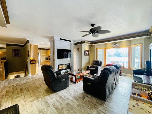 7801 Thompson Road, Kimberley, BC - Indoor Photo Showing Living Room With Fireplace
