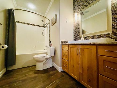 7801 Thompson Road, Kimberley, BC - Indoor Photo Showing Bathroom