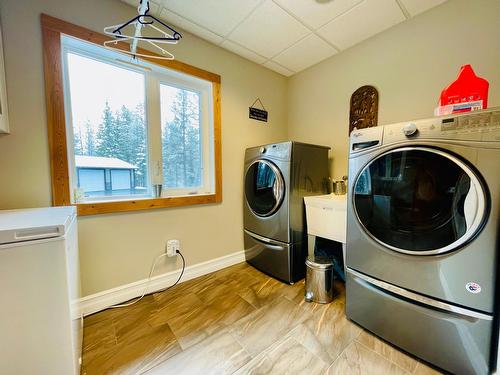 7801 Thompson Road, Kimberley, BC - Indoor Photo Showing Laundry Room