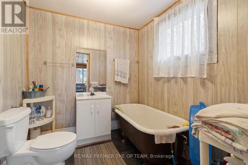 312 Ridgeway Rd, Fort Erie, ON - Indoor Photo Showing Bathroom