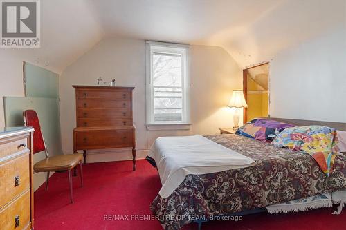 312 Ridgeway Road, Fort Erie, ON - Indoor Photo Showing Bedroom