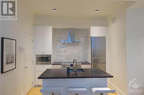 Apt #5 Island - 232 St Patrick Street, Ottawa, ON - Indoor Photo Showing Kitchen