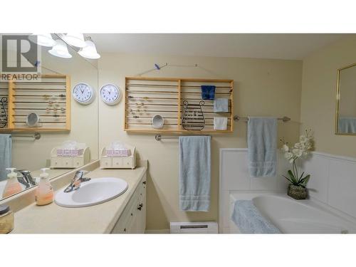515 Houghton Road Unit# 210, Kelowna, BC - Indoor Photo Showing Bathroom