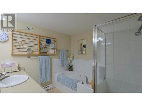 515 Houghton Road Unit# 210, Kelowna, BC - Indoor Photo Showing Bathroom